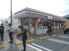 30km地点のコンビニ休憩